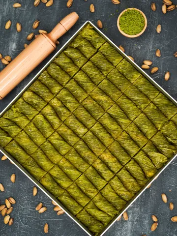 Fıstıklı Burma Sarma Tatlısı